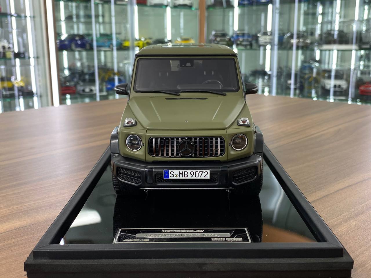 1/18 Mercedes-Benz G-Class G63 AMG W463 V8 Biturbo 2019 Army Green MotorHelix