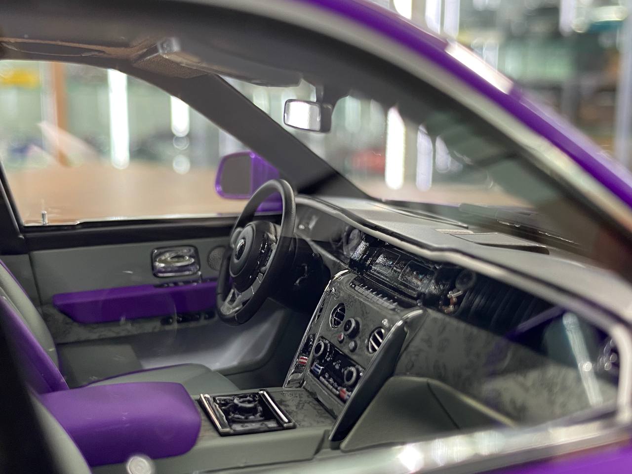 1:18 Resin – H&H Rolls-Royce Cullinan Series II Twilight Purple – Limited 30 pcs