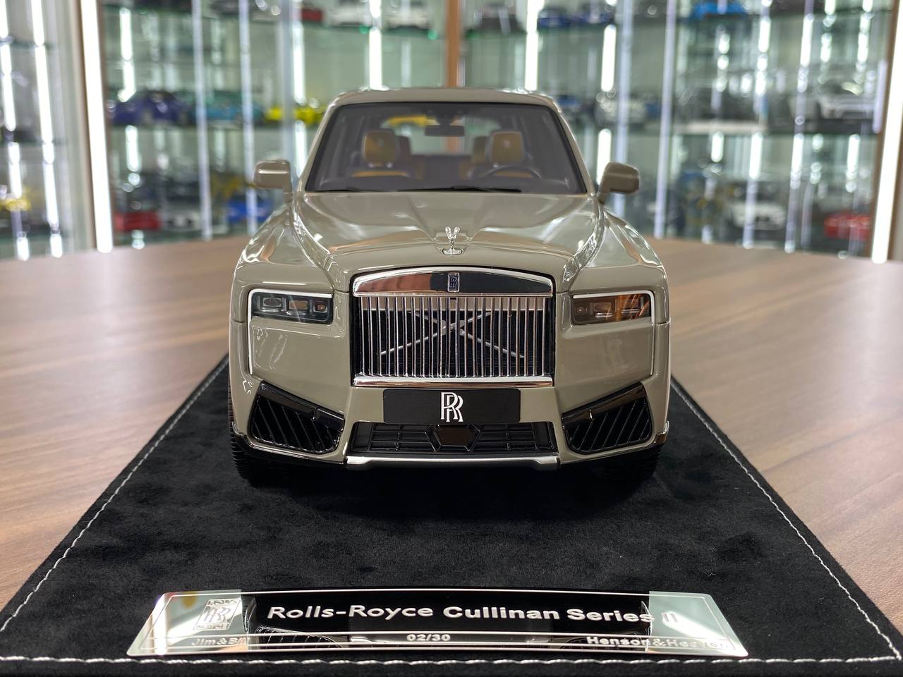 1:18 Resin Model  – H&H Rolls-Royce Cullinan Series II Truffle Marble Brown – Limited 30 pcs