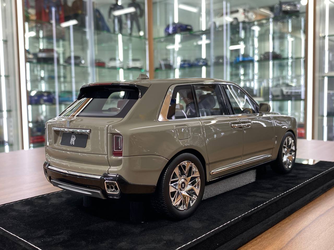 1:18 Resin Model  – H&H Rolls-Royce Cullinan Series II Truffle Marble Brown – Limited 30 pcs