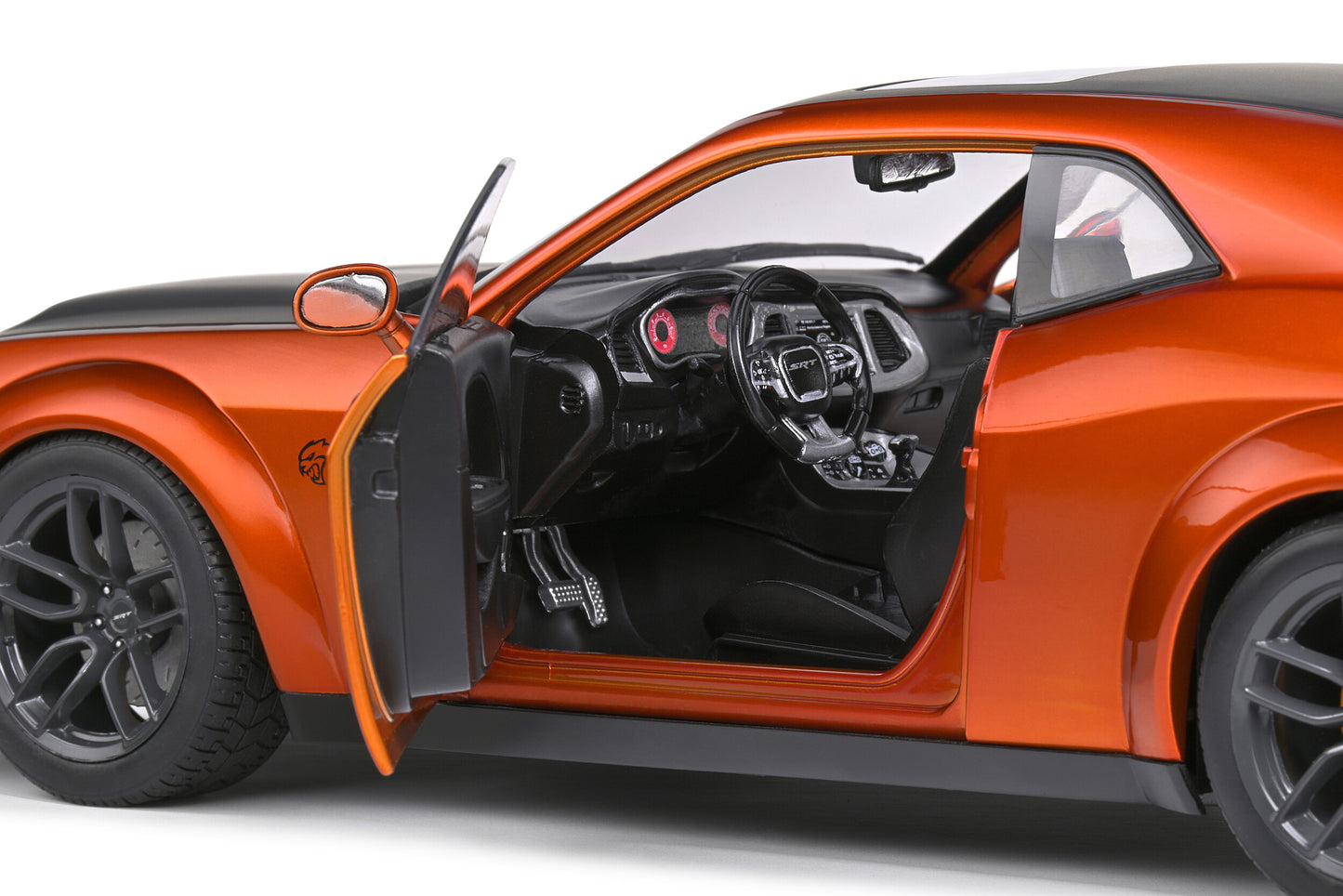 1/18 Diecast Dodge Challenger SRT Hellcat RedEye Orange Solido Model Car