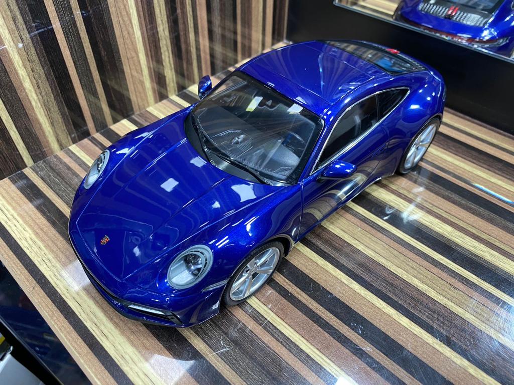 Porsche 911 Carrera 4S 2019 1/18 by Minichamps