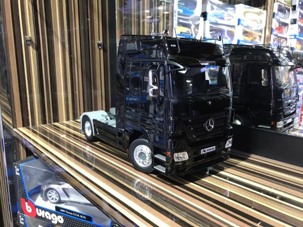1/18 Diecast Miniature Mercedes-Benz Actros Model Car