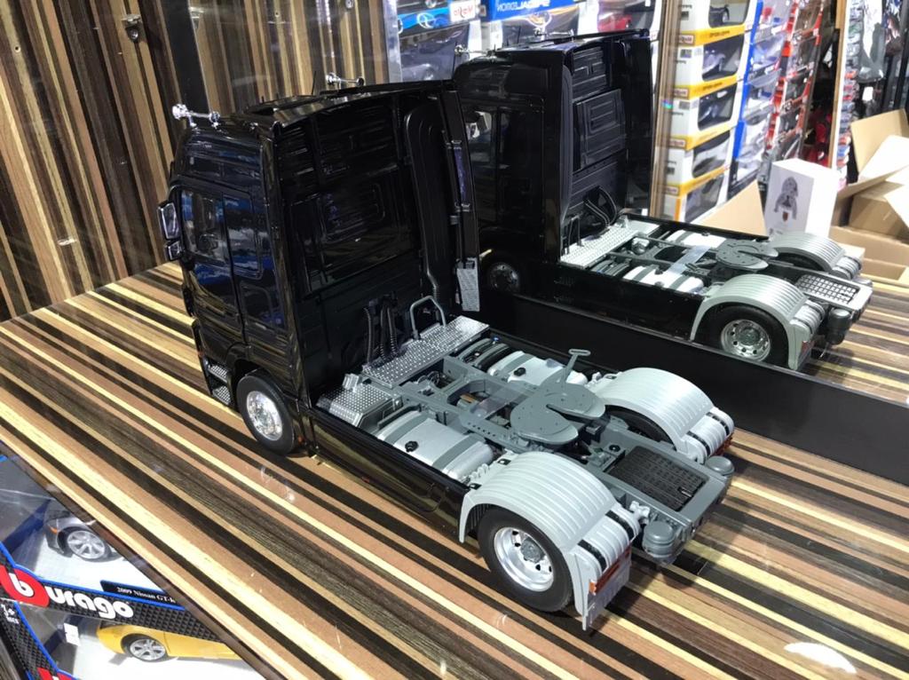 1/18 Diecast Miniature Mercedes-Benz Actros Model Car