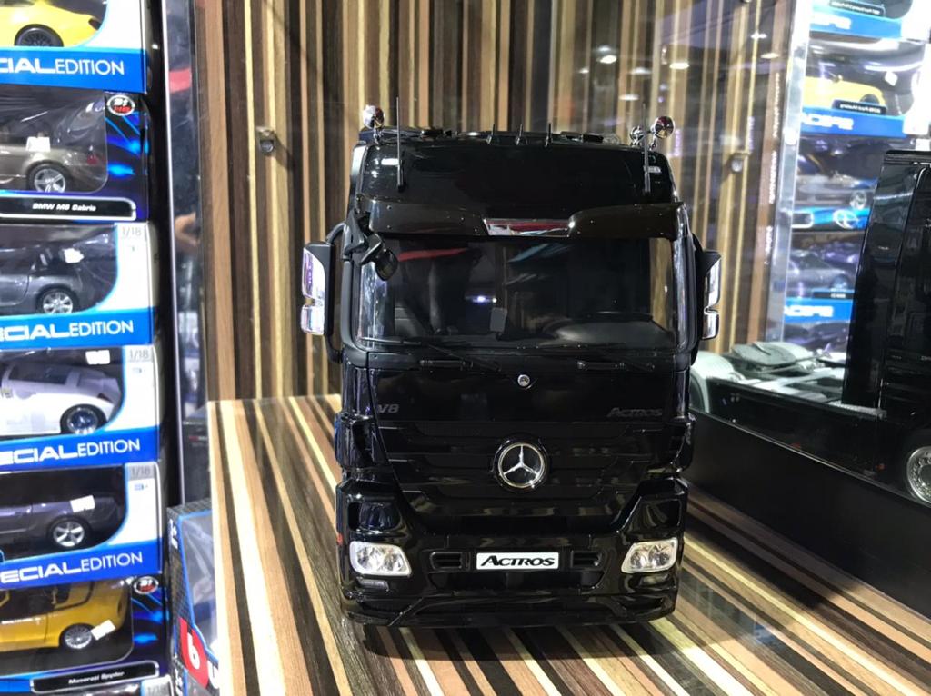 1/18 Diecast Miniature Mercedes-Benz Actros Model Car