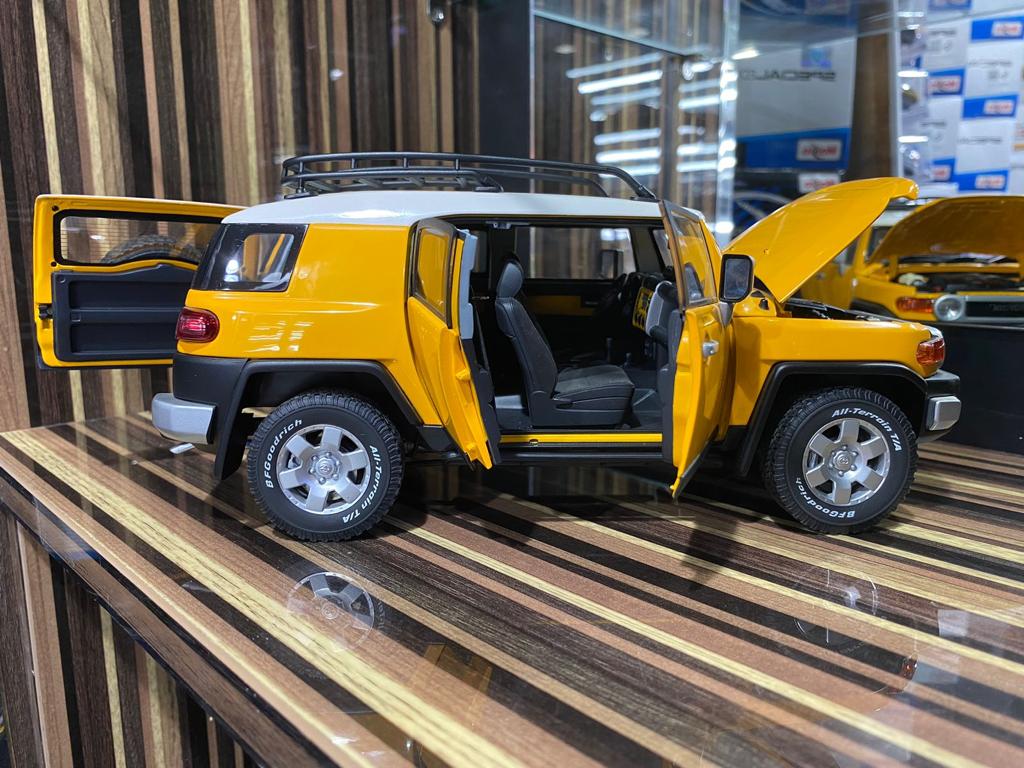 1/18 Diecast Toyota FJ Cruiser Yellow by AUTOart Scale Model Car