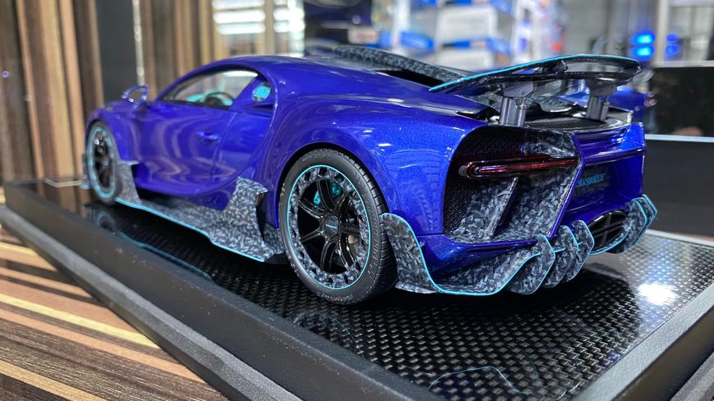 1/18 Bugatti Chiron Mansory Blue & Carbon by Timothy & Pierre