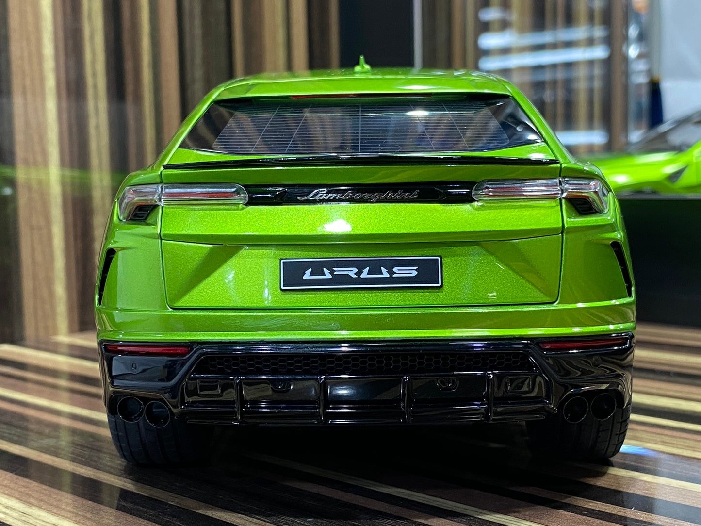 Lamborghini Urus 1/18 Diecast car by Autoart