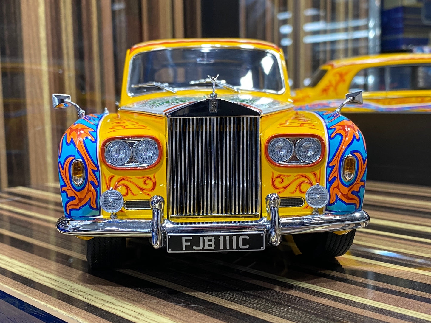 Rolls-Royce Phantom V "Lennon" 1/18 by Paragon Models