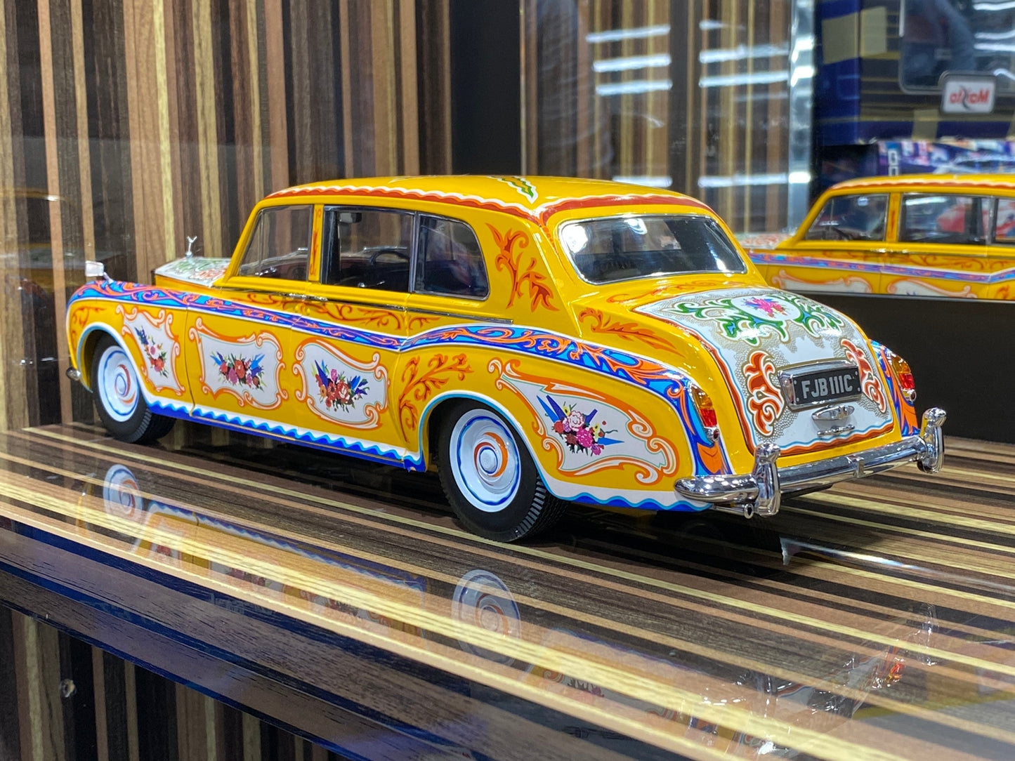 Rolls-Royce Phantom V "Lennon" 1/18 by Paragon Models