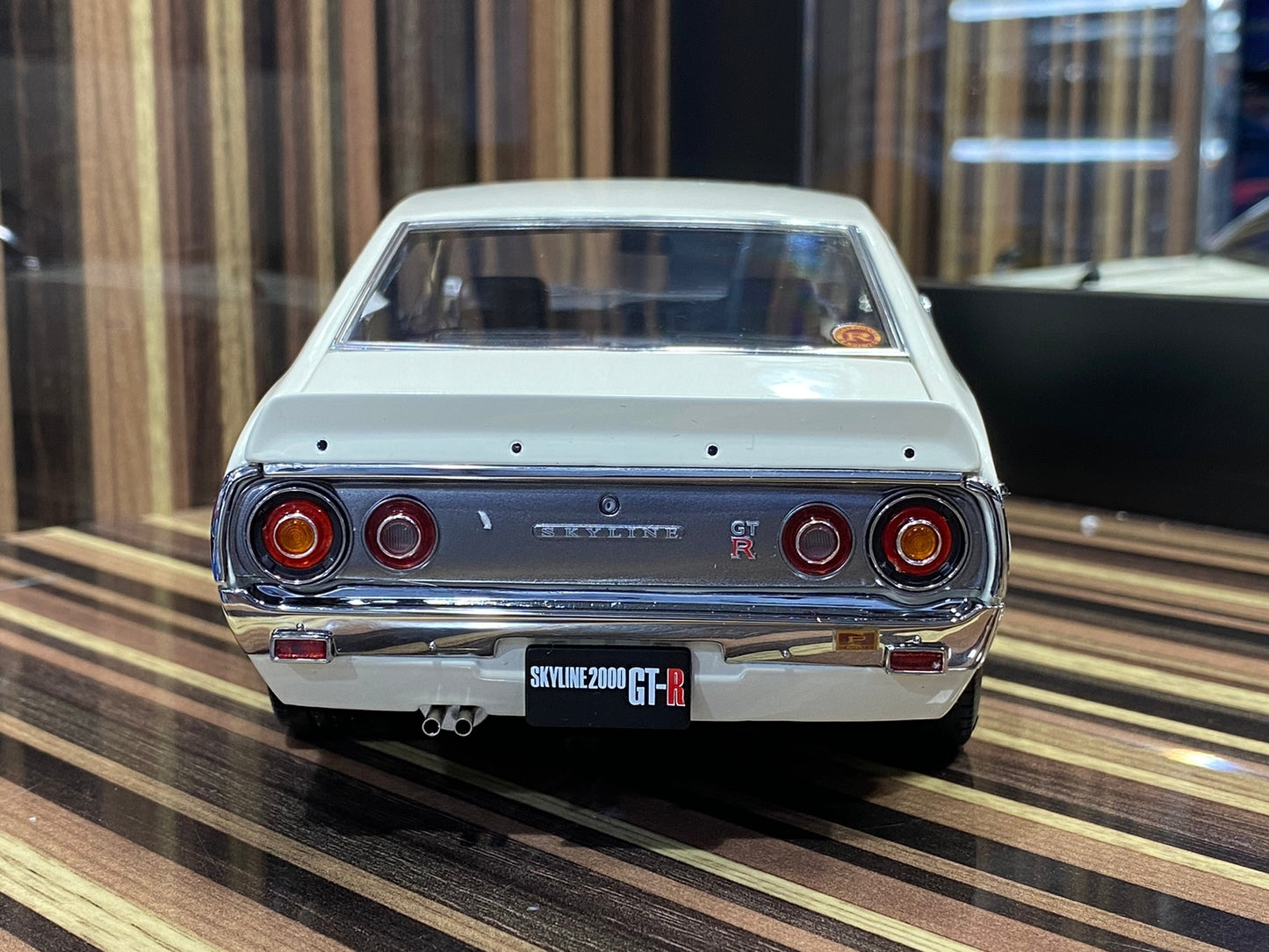 1/18 Diecast Nissan Skyline 2000 GT-R White Kyosho Scale Model Car