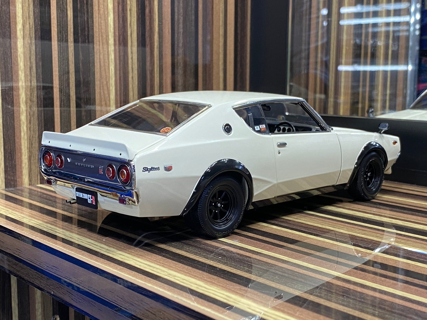 1/18 Diecast Nissan Skyline 2000 GT-R White Kyosho Scale Model Car