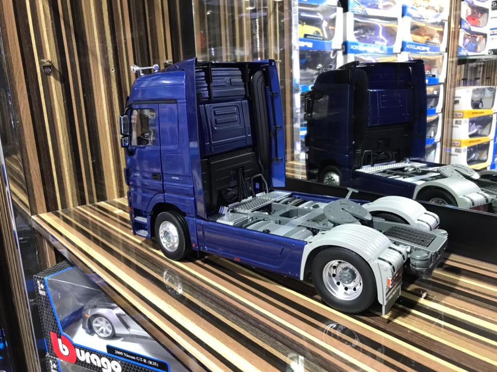 1/18 Diecast Miniature Mercedes-Benz Actros Blue Model Car
