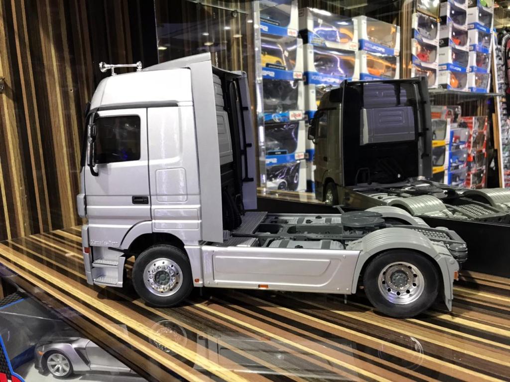 1/18 Diecast Miniature Mercedes-Benz Actros Silver Model Car
