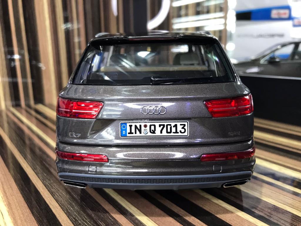 1/18 Audi Q7 Minichamps Brown