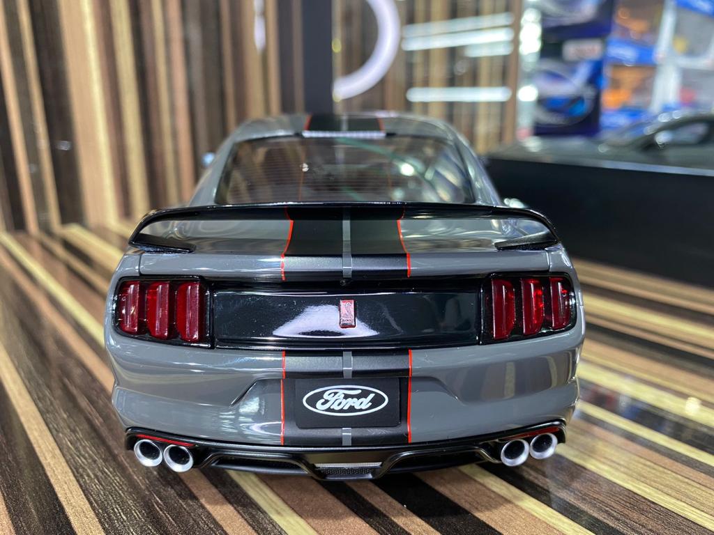 1/18 Diecast Ford Mustang Shelby GT500 Grey AUTOart Scale Model Car