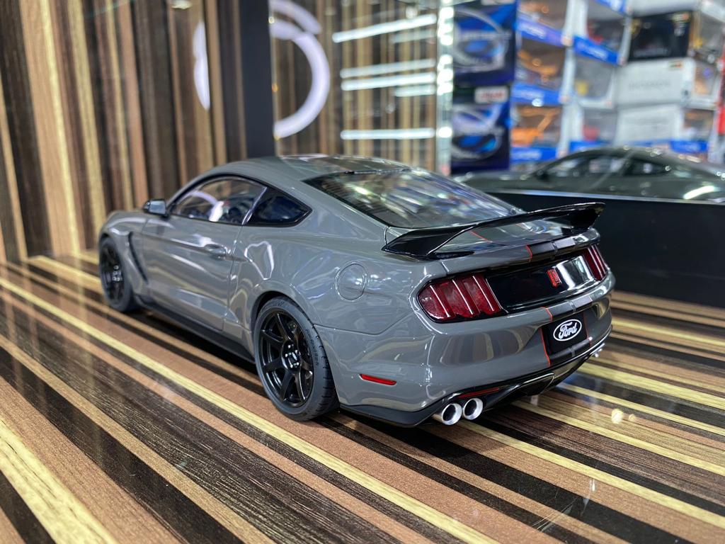 1/18 Diecast Ford Mustang Shelby GT500 Grey AUTOart Scale Model Car