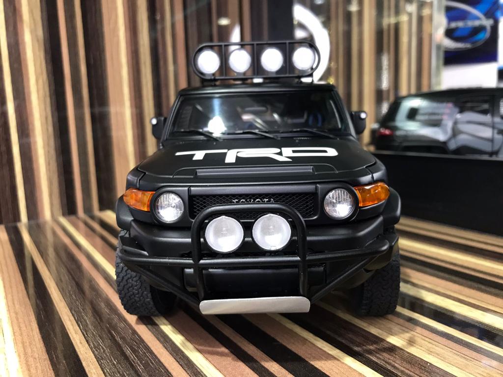 1/18 Diecast Toyota FJ Cruiser Black by AUTOart Scale Model Car
