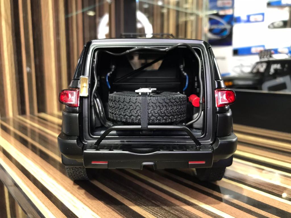 1/18 Diecast Toyota FJ Cruiser Black by AUTOart Scale Model Car