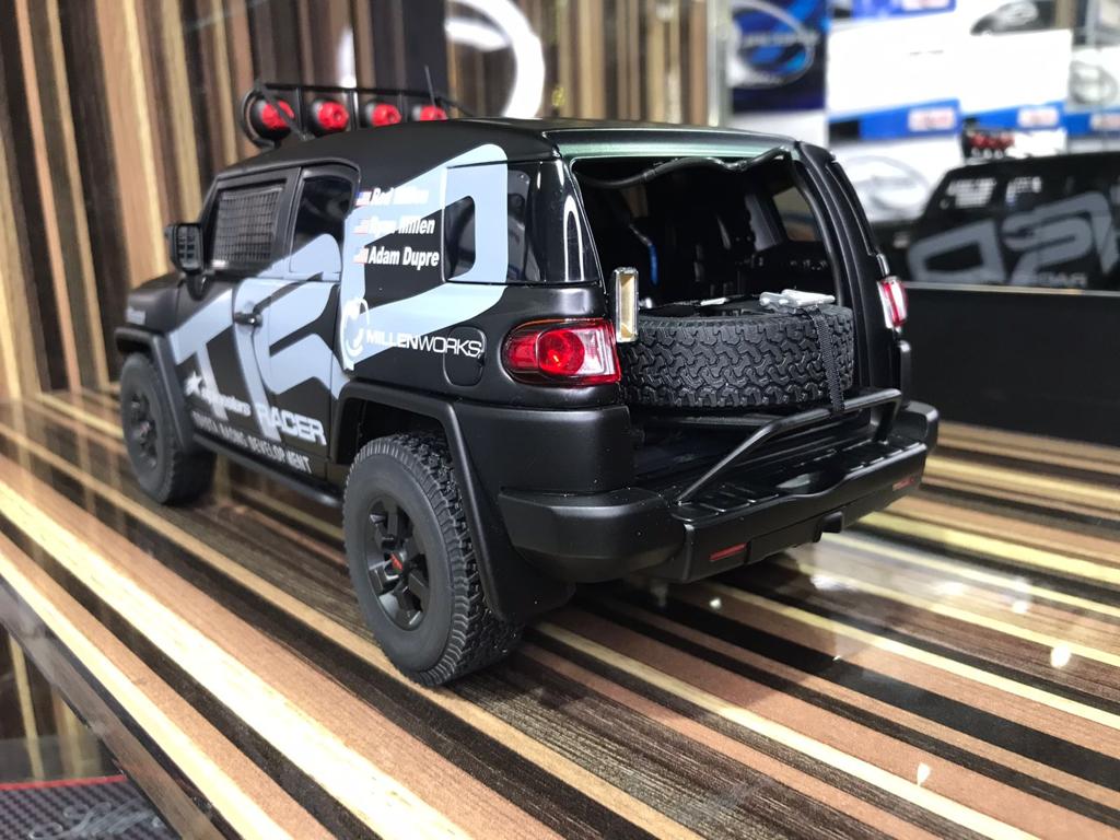 1/18 Diecast Toyota FJ Cruiser Black by AUTOart Scale Model Car