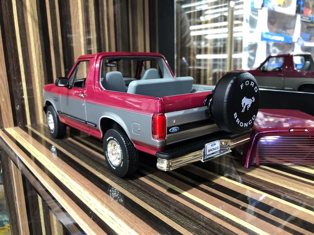 1/18 Diecast Ford Bronco 1996 Maroon by Green Light