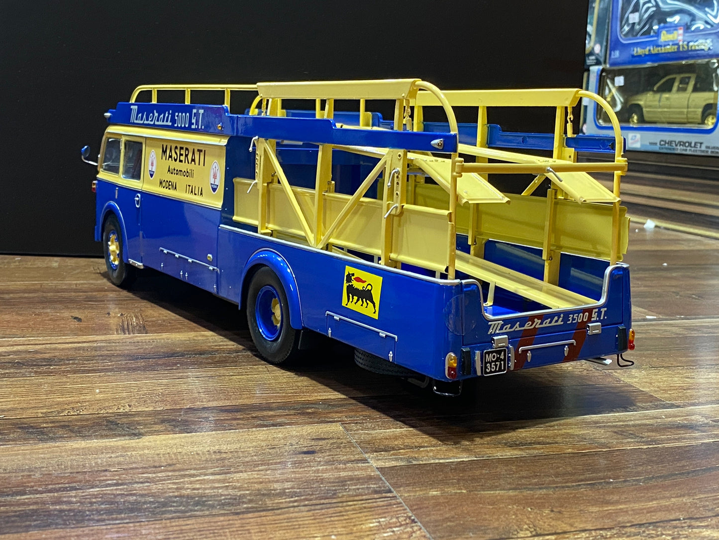 1/18 Diecast Miniature Fiat Bartoletti Tipo 642 RN2 Maserati Racing Car Transporter Blue CMR Model Car
