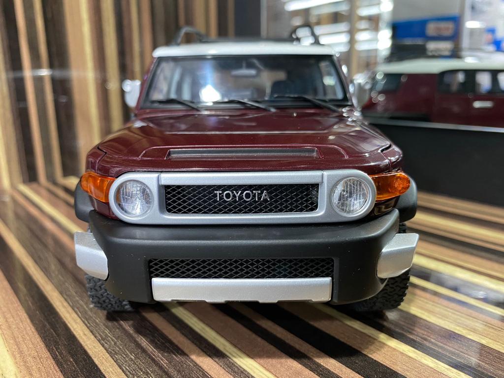 1/18 Diecast Toyota FJ Cruiser AUTOart Scale Model Car