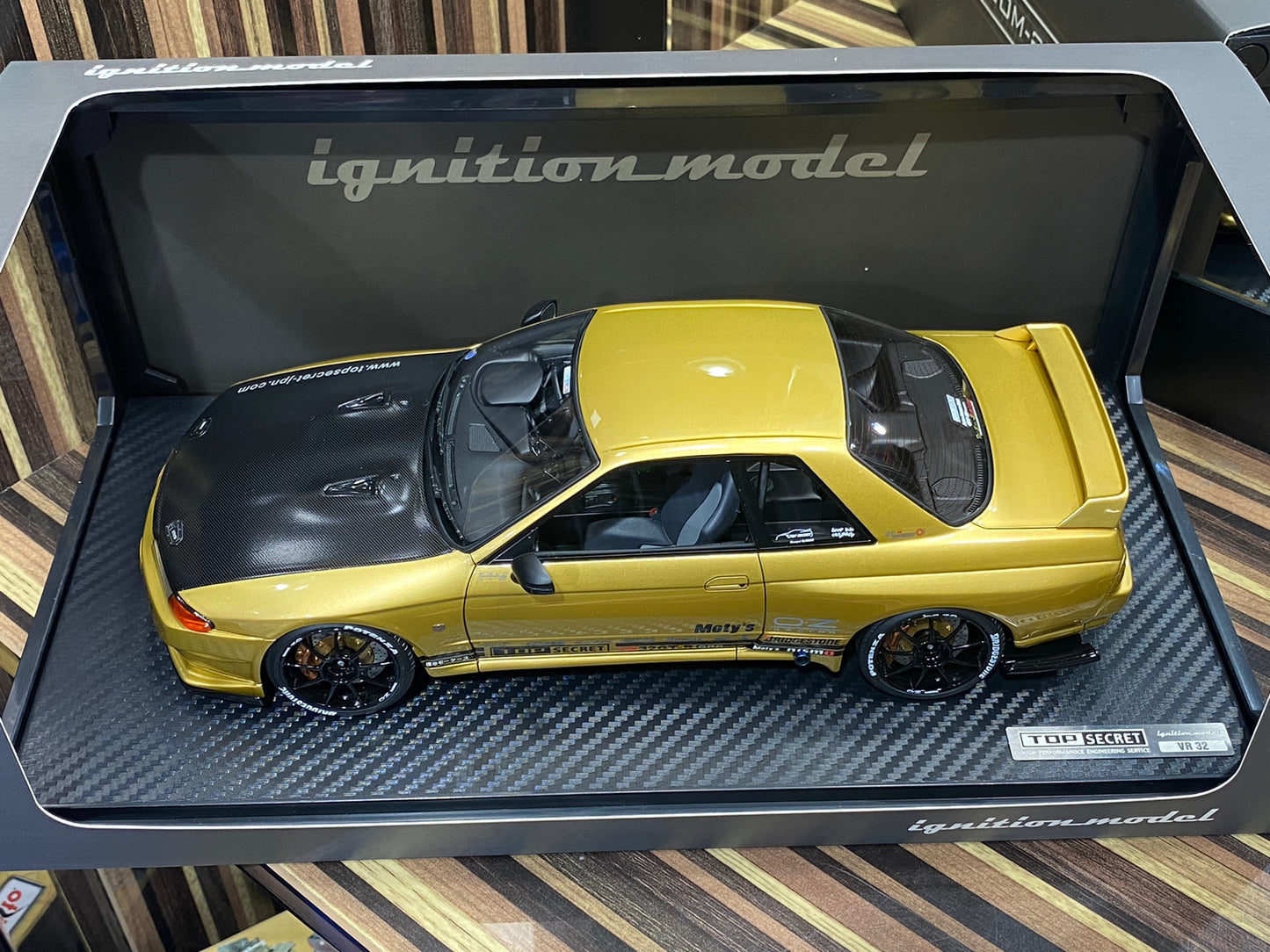 1/18 Diecast Nissan Skyline GT-R R32 Gold Ignition model Miniature Car