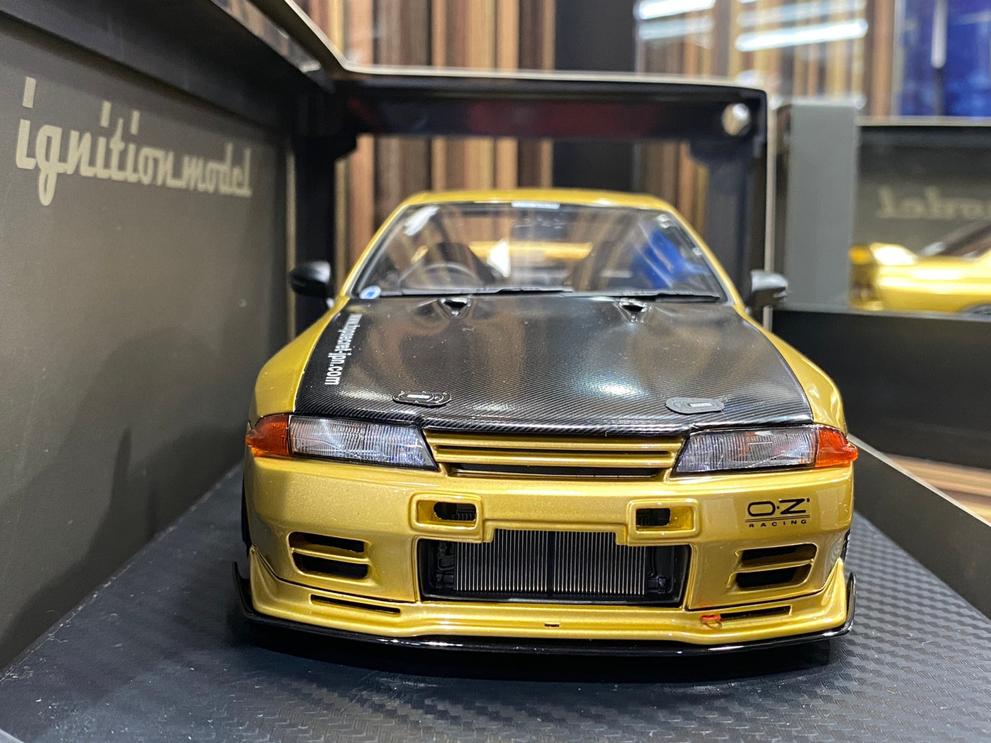 1/18 Diecast Nissan Skyline GT-R R32 Gold Ignition model Miniature Car