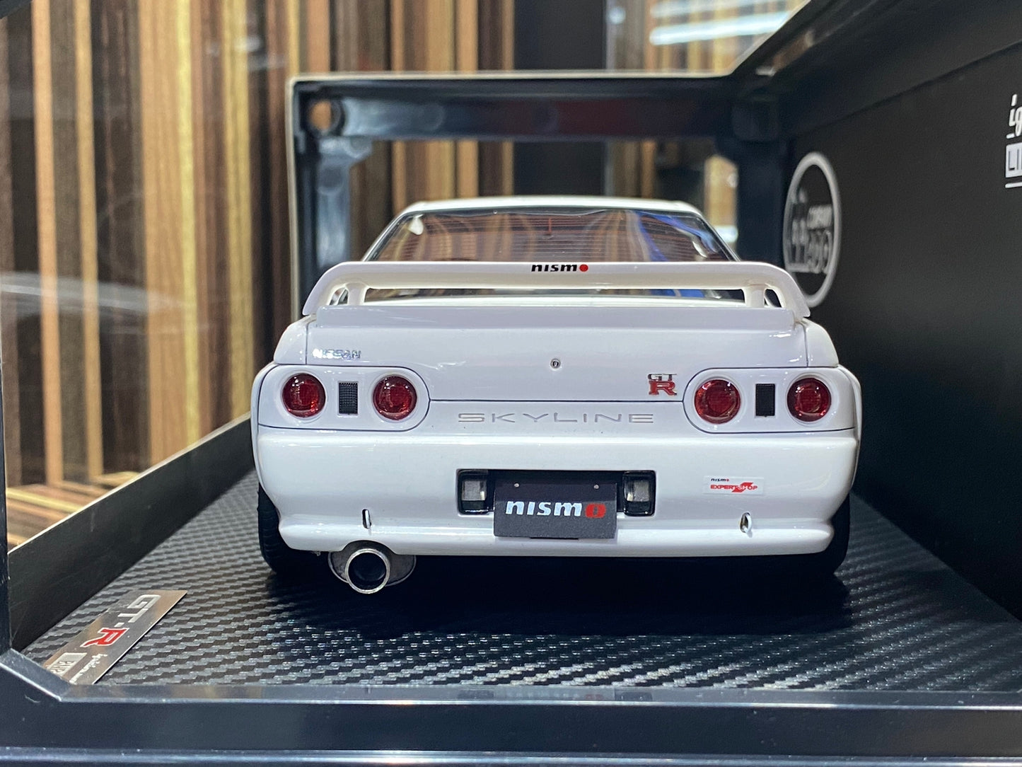1/18 Diecast Nissan Skyline GT-R R32 White Ignition model Miniature Car
