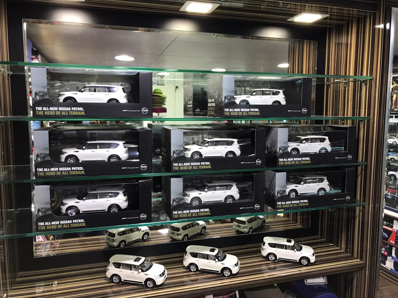 1/24 Diecast Nissan Patrol 2018 Y62 Dealer Edition Model Car