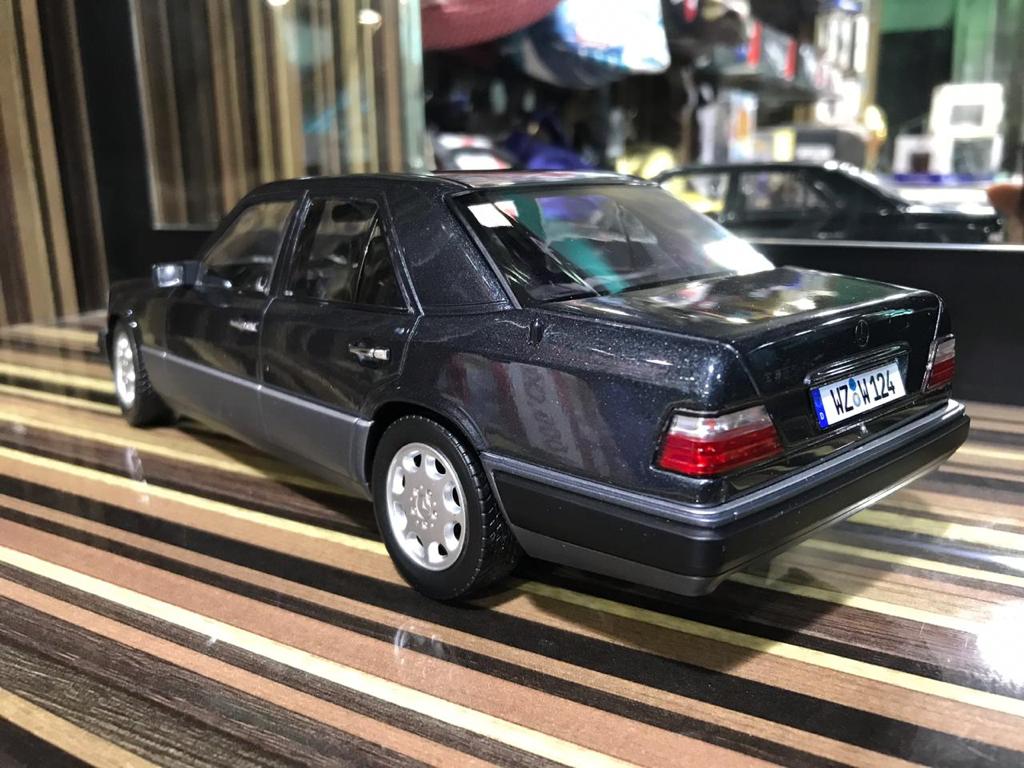 1/18 Resin Mercedes-Benz E320 W124 Dark Grey Model Car by iScale