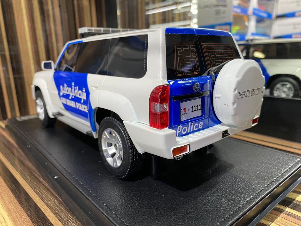 1/18 Diecast Nissan Patrol Safari Y61 custom white & Blue IVY Models Scale Model Car