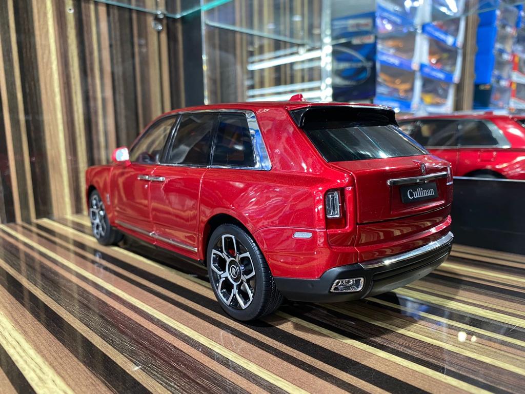1/18 Diecast Rolls-Royce Cullinan Red Kyosho Scale Model Car