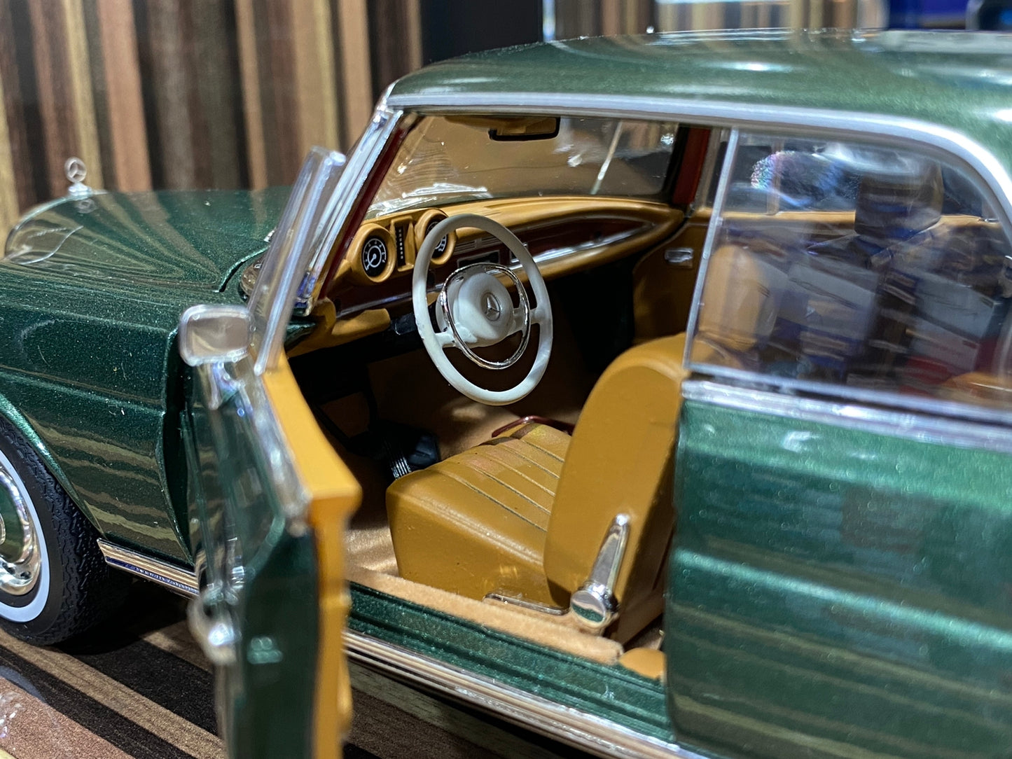 1/18 Diecast Mercedes-Benz 250 SE Coupe 1969 Green Metallic Scale Model car by Norev