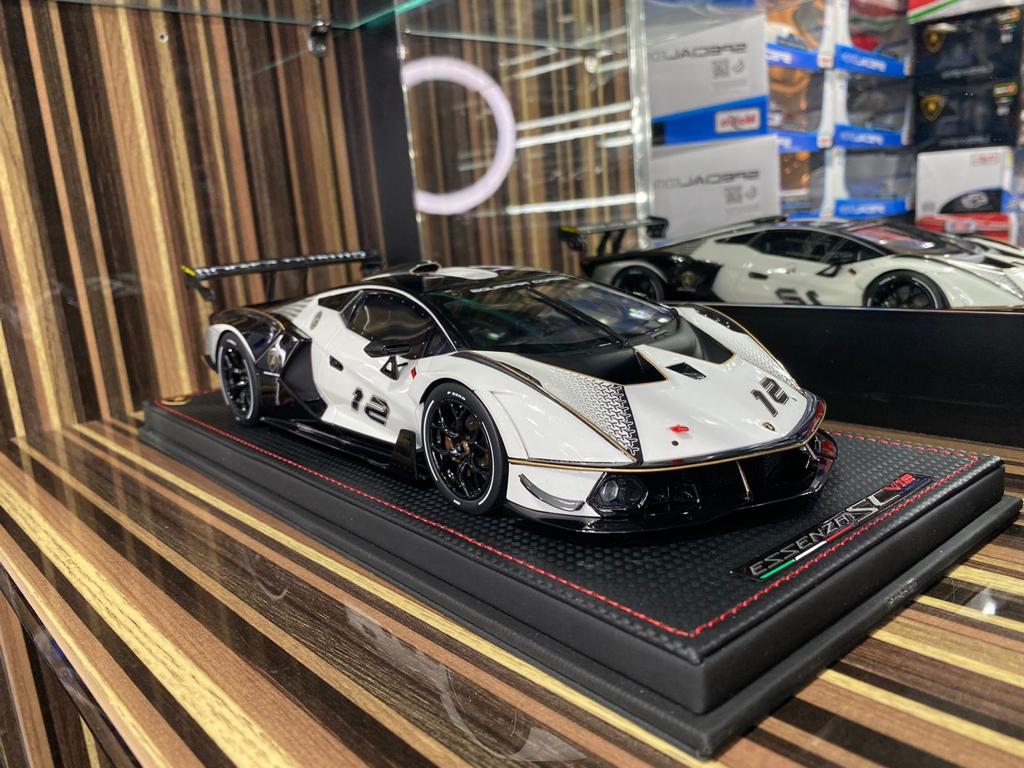 1/18 Resin Lamborghini Essensa SC V12 White & Carbon by MR