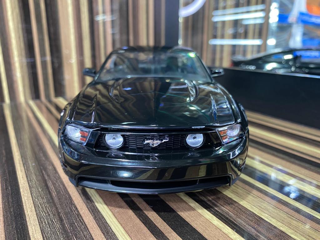 Ford Mustang GT 2011 Green Light