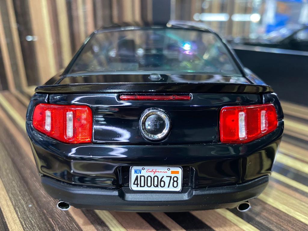 Ford Mustang GT 2011 Green Light