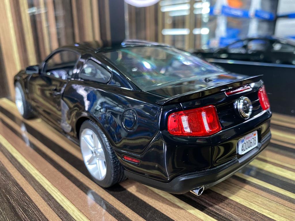 Ford Mustang GT 2011 Green Light