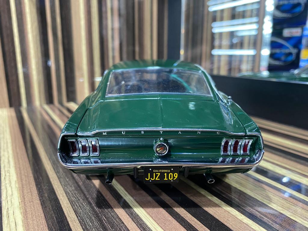 Ford Mustang AUTOart