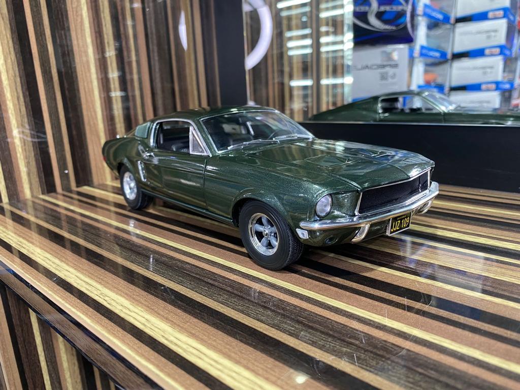 Ford Mustang Green Light