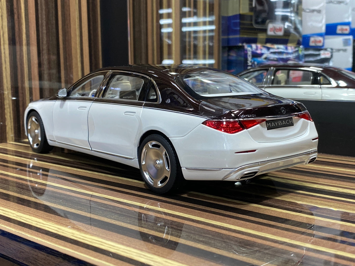 1/18 Diecast Mercedes-Maybach S-Class 2021 White & Brown Norev Scale Model Car