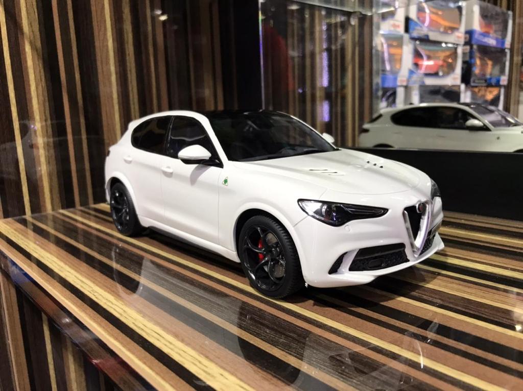 1/18 Alfa Romeo Stelvio Quadrifoglio White Model Car by Otto