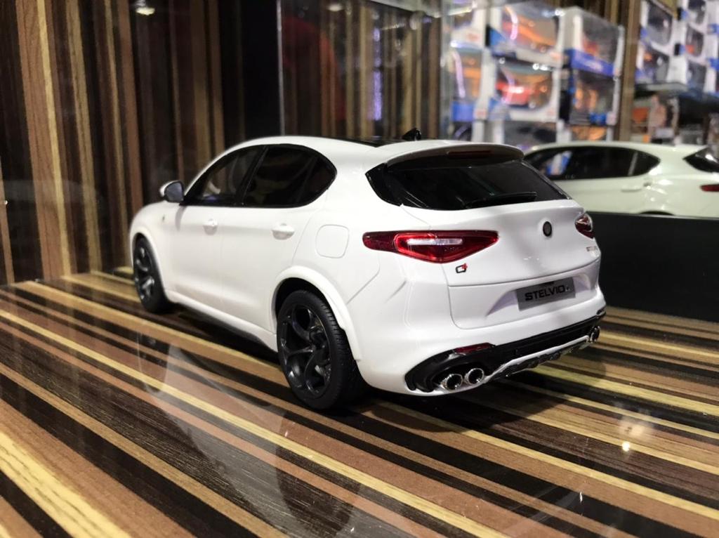 1/18 Alfa Romeo Stelvio Quadrifoglio White Model Car by Otto