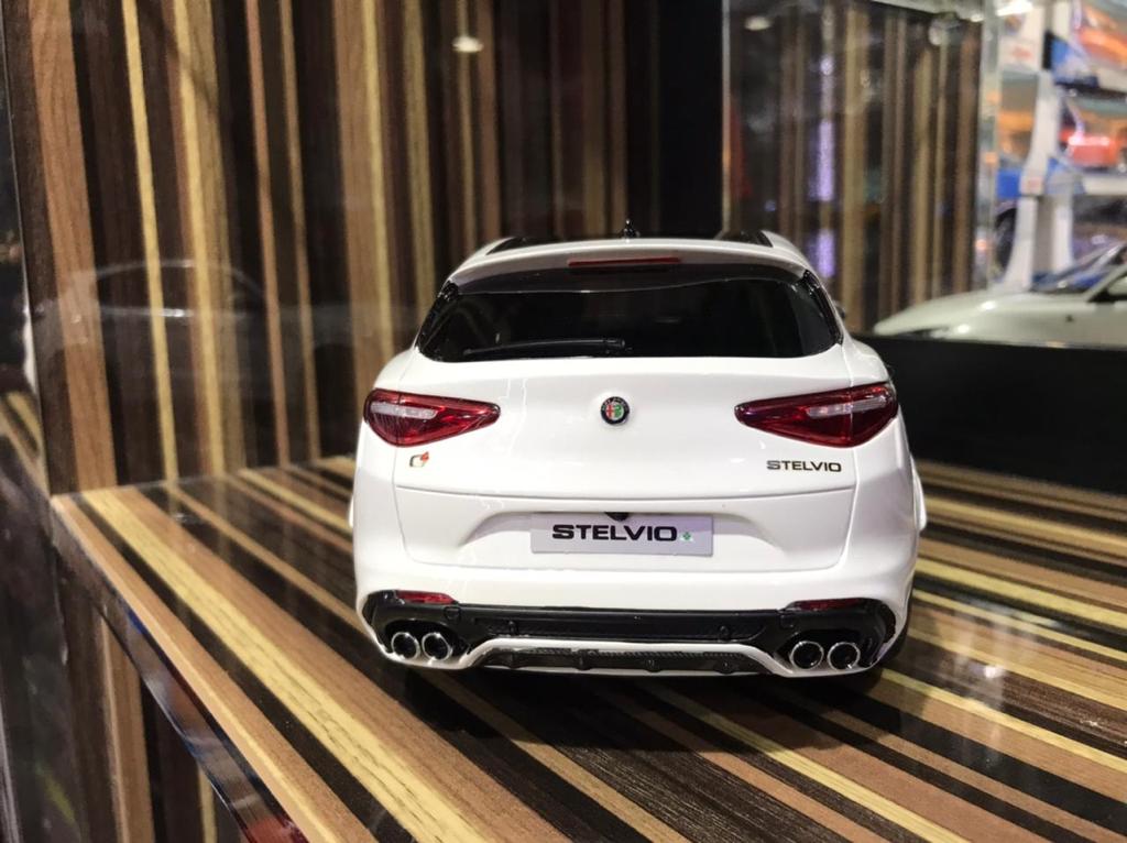 1/18 Alfa Romeo Stelvio Quadrifoglio White Model Car by Otto