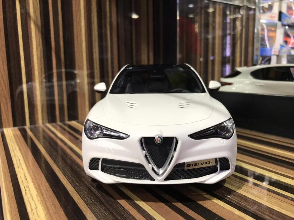 1/18 Alfa Romeo Stelvio Quadrifoglio White Model Car by Otto
