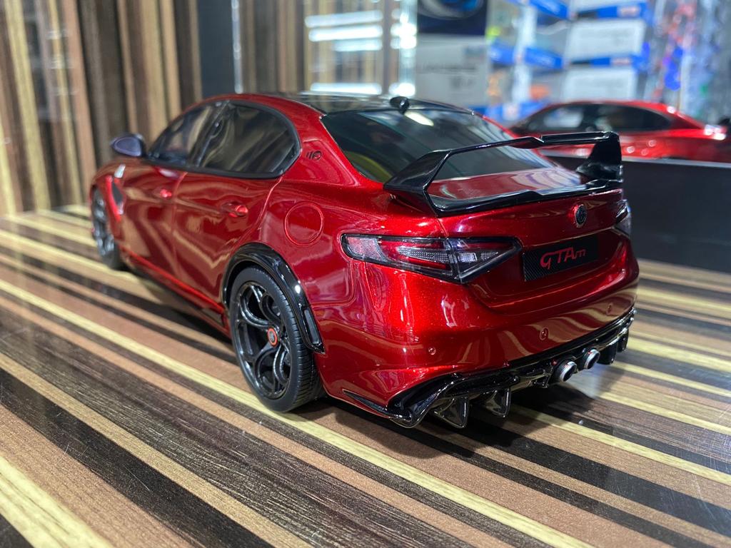 1/18 Alfa Romeo Giulia Quadrifoglio Red Model Car by Otto