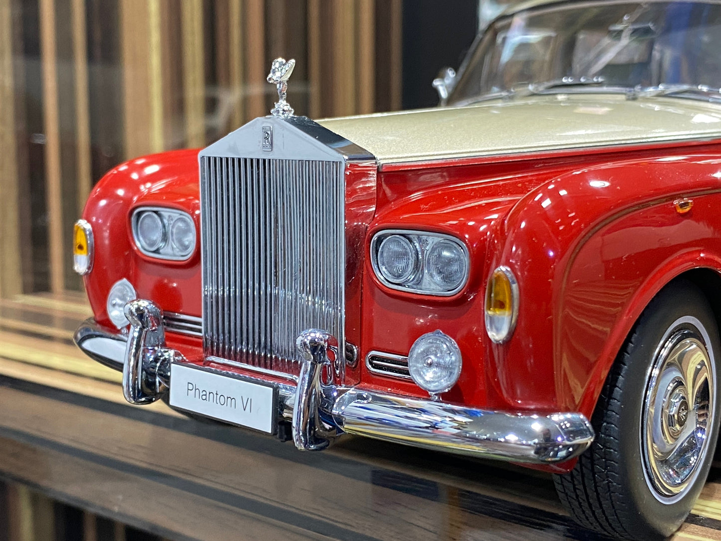 1/18 Diecast Rolls-Royce Phantom VI Red & Beige Kyosho Scale Model Car