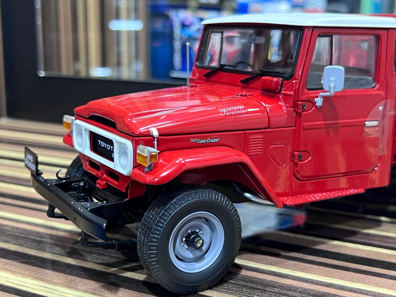 1/18 Diecast Toyota Land Cruiser 40 Pickup Red Kyosho Scale Model Car