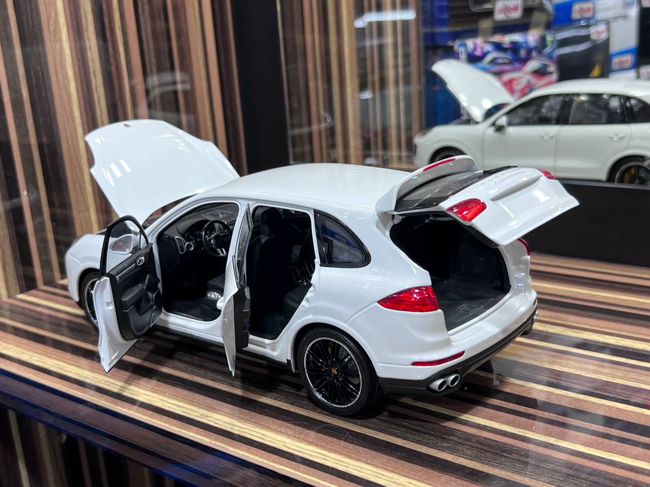 Porsche Cayenne Minichamps